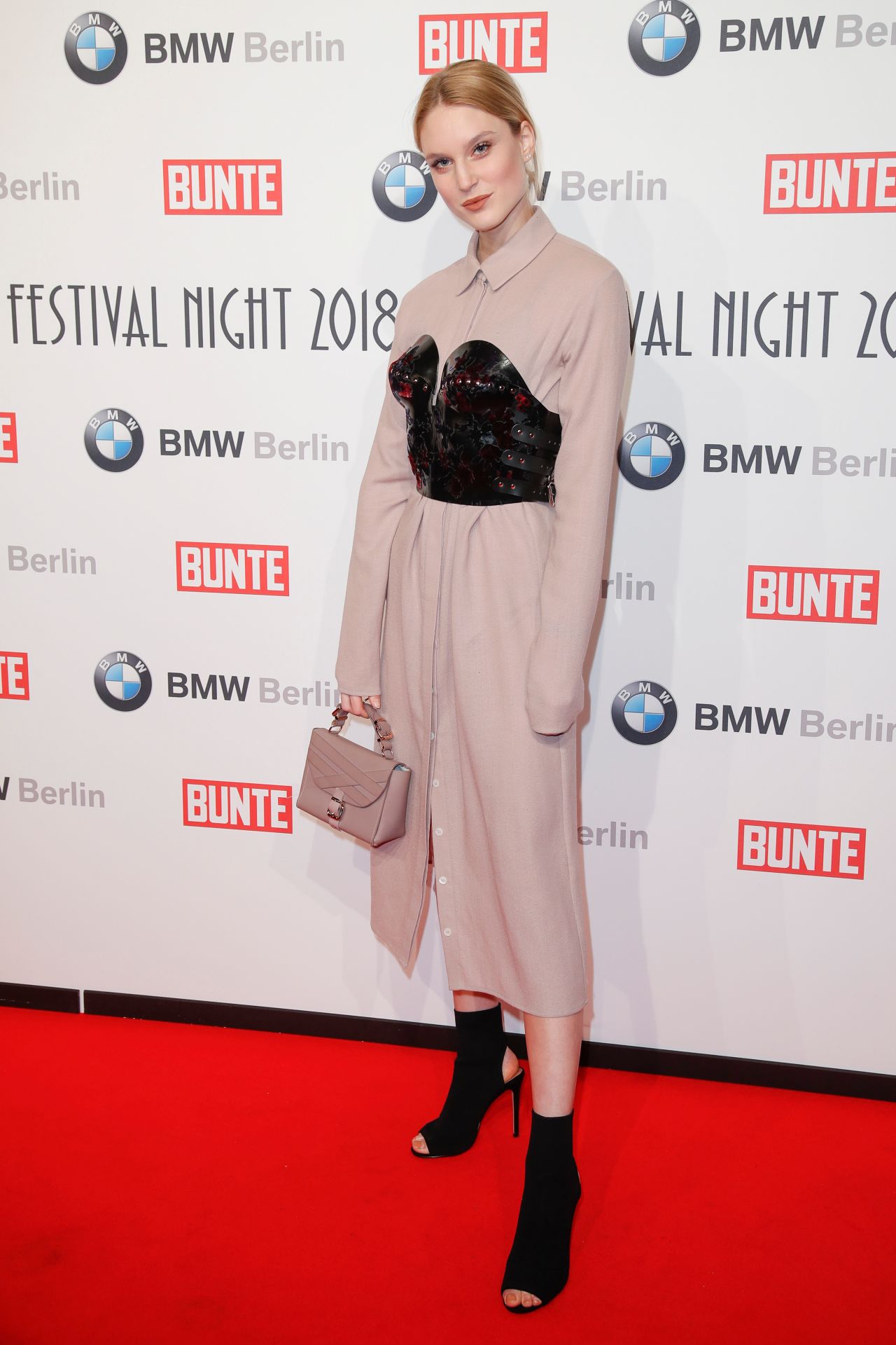 KIM HNIZDO AT BUNTE AND BMW HOST FESTIVAL NIGHT BERLINALE